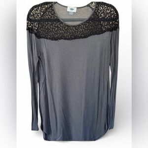 Old Navy Gray Tunic Top with Black Lace Accent | Medium